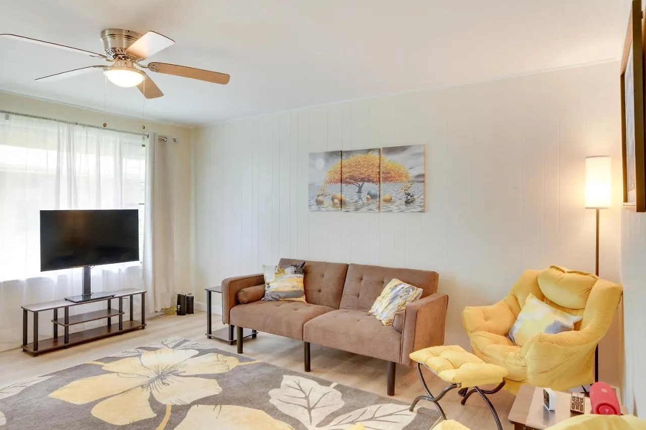 Quaint Hilo Vacation Rental With Community Pool!