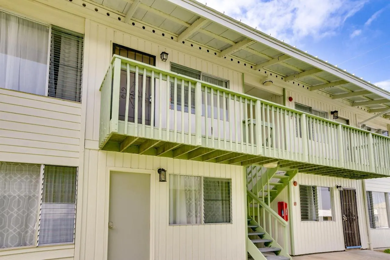 Quaint Hilo Vacation Rental With Community Pool! Apartment