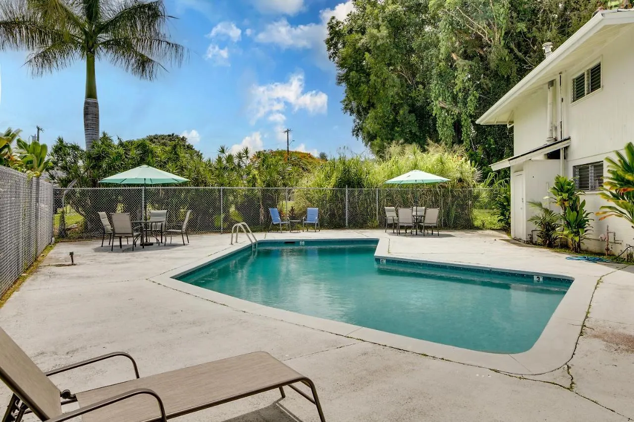 Quaint Hilo Vacation Rental With Community Pool!